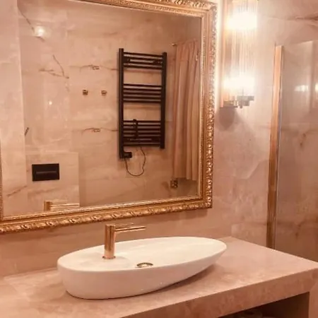 Comfortable With Sauna And Whirlpool *