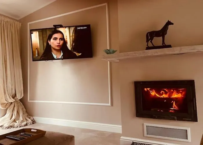 Comfortable With Sauna And Whirlpool بيت للعطل